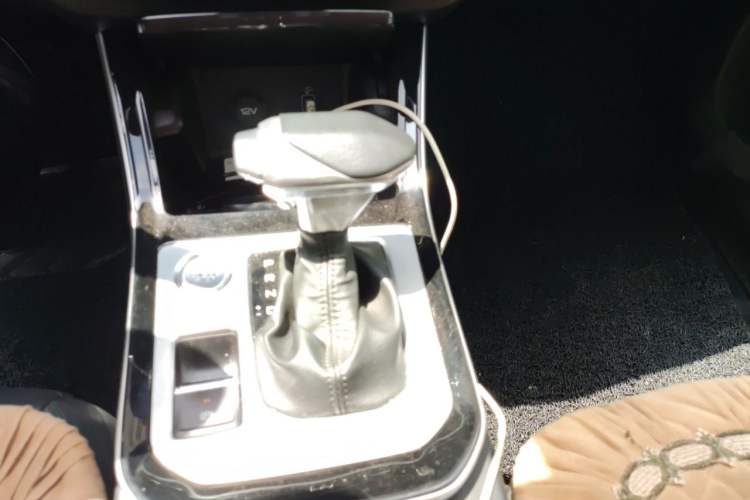 Used Dongfeng Aeolus Yixuan 2020 230T Automatic Cool Edition Gear Lever