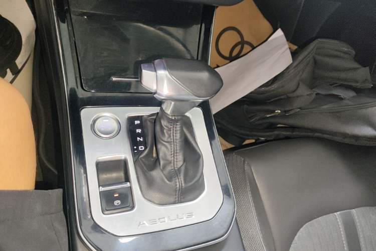 Used Dongfeng Aeolus Yixuan 2020 230T Automatic Cool Edition Gear Lever
