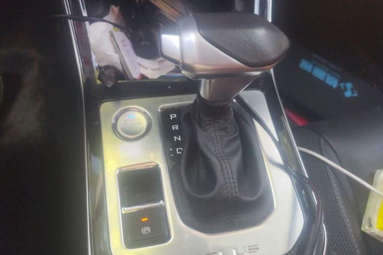 Used Dongfeng Aeolus Yixuan 2020 230T Automatic Cool Edition Gear Lever