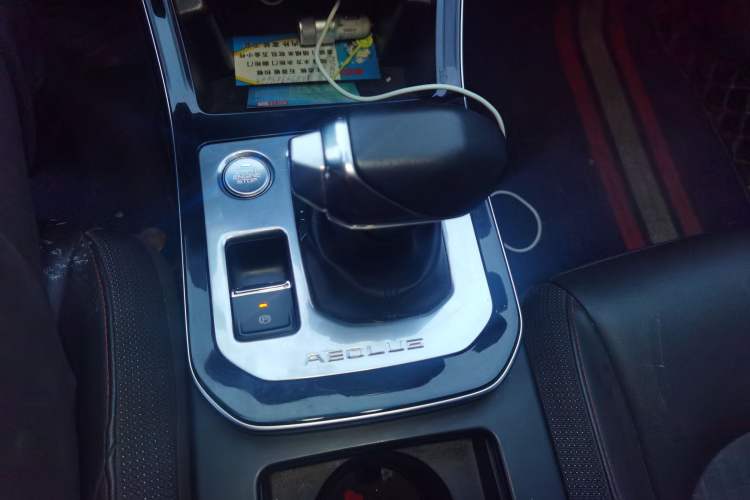 Used Dongfeng Aeolus Yixuan 2020 230T Automatic Dazzle Track Edition Gear Lever