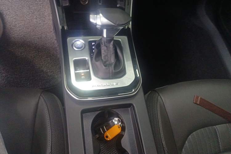 Used Dongfeng Aeolus Yixuan 2020 230T Automatic Advanced Edition Gear Lever