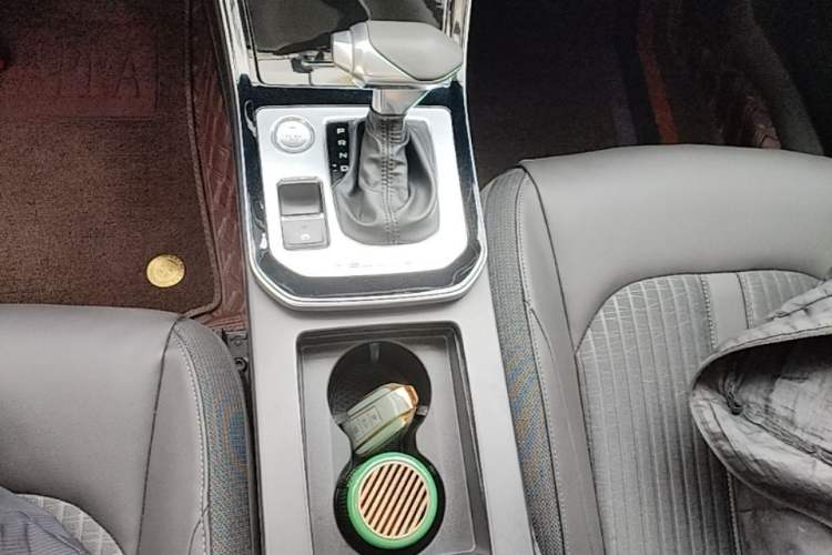 Used Dongfeng Aeolus Yixuan 2020 230T Automatic Advanced Edition Gear Lever
