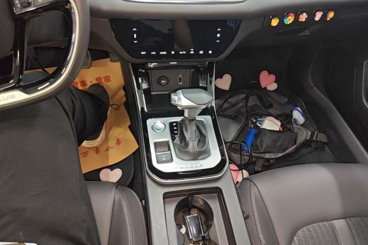 Used Dongfeng Aeolus Yixuan 2020 230T Automatic Advanced Edition Gear Lever