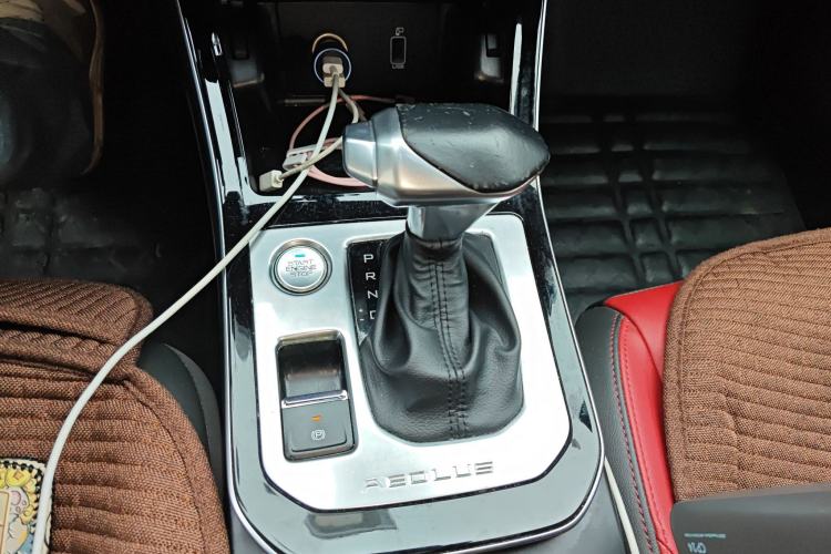 Used Dongfeng Aeolus Yixuan 2020 230T Automatic Xuanyao Track Edition Gear Lever