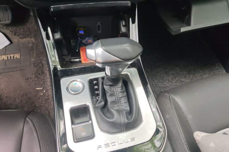 Used Dongfeng Aeolus Yixuan 2020 230T Automatic Advanced Edition Gear Lever
