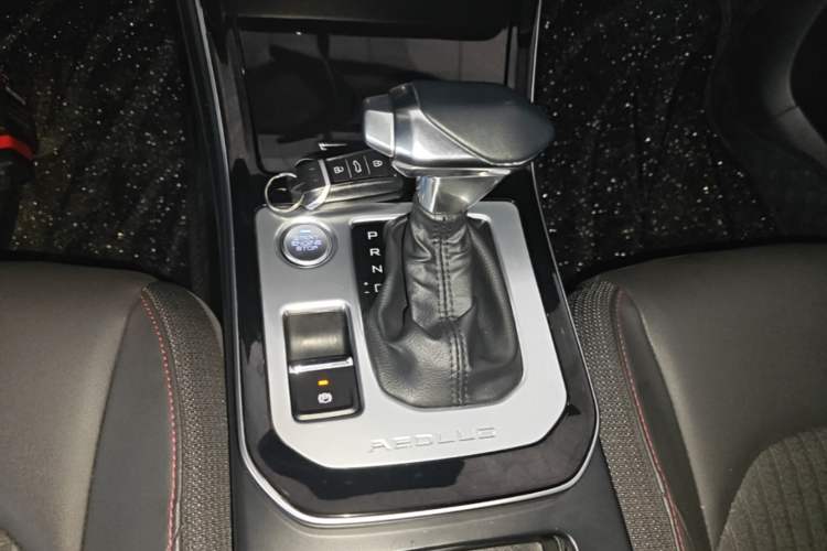 Used Dongfeng Aeolus Yixuan 2020 230T Automatic Dazzle Track Edition Gear Lever