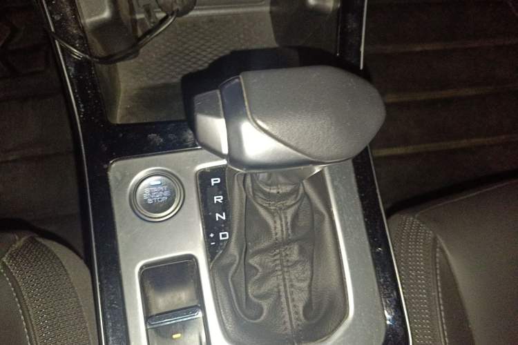 Used Dongfeng Aeolus Yixuan 2020 230T Automatic Cool Edition Gear Lever