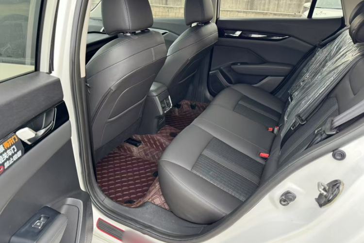 Used Dongfeng Aeolus Yixuan 2020 230T Automatic Advanced Edition Interior 1