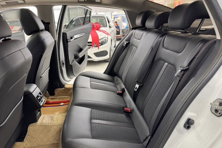 Used Dongfeng Aeolus Yixuan 2020 230T Automatic Dazzle Track Edition Interior 1