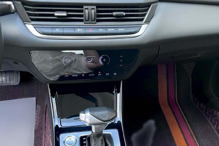 Used Dongfeng Aeolus Yixuan 2020 230T Automatic Advanced Edition Interior 1