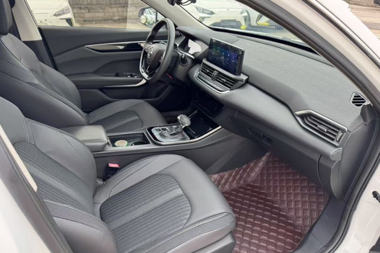 Used Dongfeng Aeolus Yixuan 2020 230T Automatic Advanced Edition Interior 2