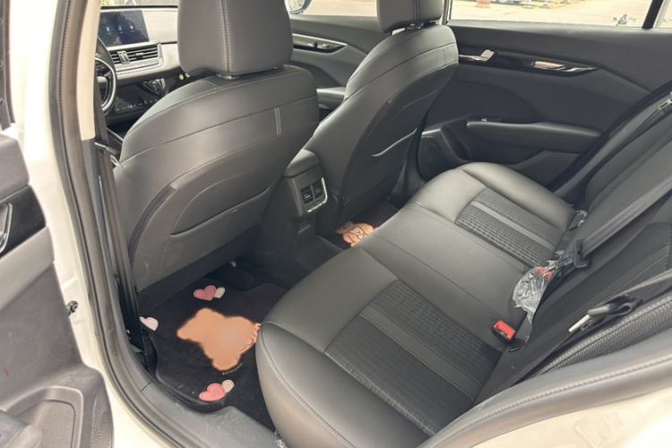 Used Dongfeng Aeolus Yixuan 2020 230T Automatic Advanced Edition Interior 2