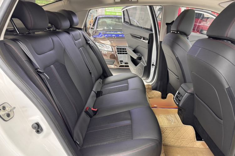 Used Dongfeng Aeolus Yixuan 2020 230T Automatic Dazzle Track Edition Interior 2