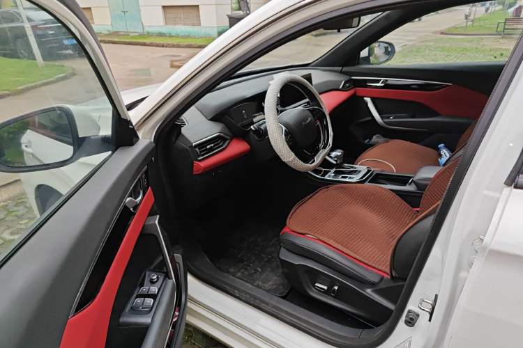 Used Dongfeng Aeolus Yixuan 2020 230T Automatic Xuanyao Track Edition Interior 3