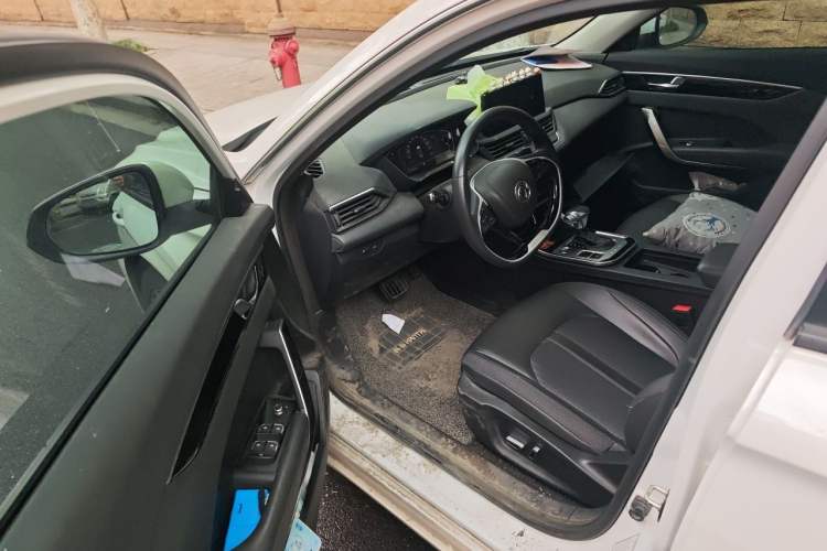 Used Dongfeng Aeolus Yixuan 2020 230T Automatic Advanced Edition Interior 3