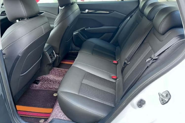 Used Dongfeng Aeolus Yixuan 2020 230T Automatic Advanced Edition Interior 3