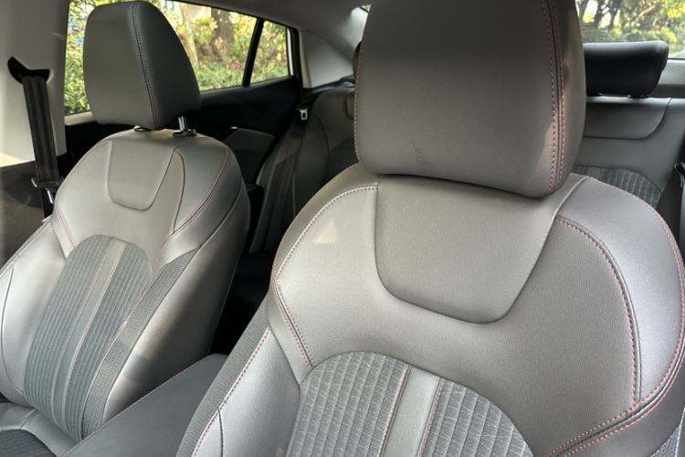 Used Dongfeng Aeolus Yixuan 2020 230T Automatic Dazzle Track Edition Interior 4