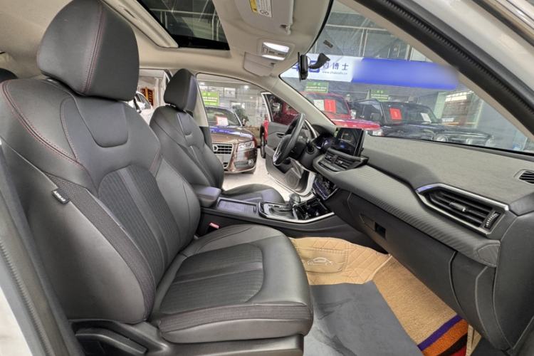 Used Dongfeng Aeolus Yixuan 2020 230T Automatic Dazzle Track Edition Interior 5
