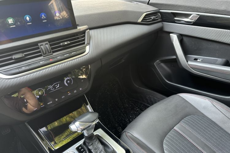 Used Dongfeng Aeolus Yixuan 2020 230T Automatic Dazzle Track Edition Interior 6