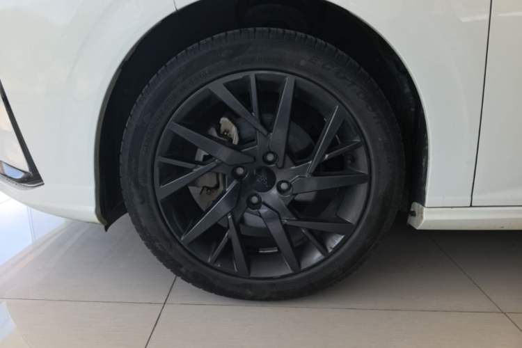 Used Dongfeng Aeolus Yixuan 2020 230T Automatic Dazzle Track Rider Edition Left Front Wheel Hub