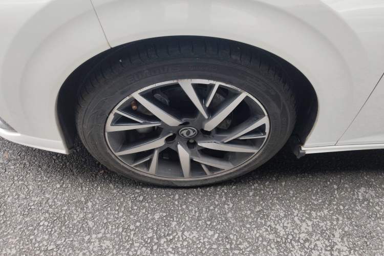 Used Dongfeng Aeolus Yixuan 2020 230T Automatic Cool Edition Left Front Wheel Hub