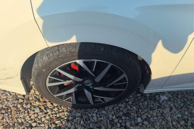 Used Dongfeng Aeolus Yixuan 2020 230T Automatic Advanced Edition Left Front Wheel Hub