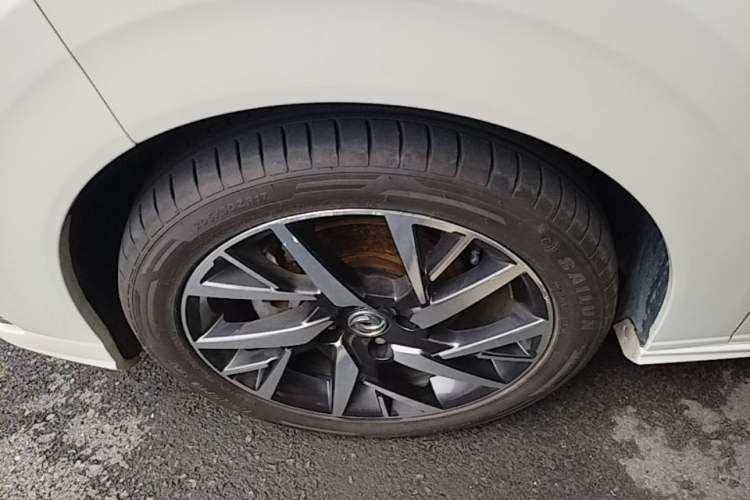 Used Dongfeng Aeolus Yixuan 2020 230T Automatic Advanced Edition Left Front Wheel Hub