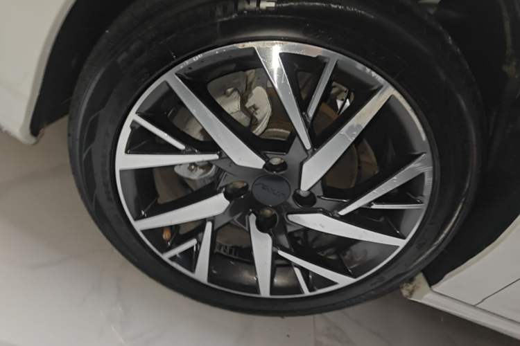 Used Dongfeng Aeolus Yixuan 2020 230T Automatic Dazzle Track Edition Left Front Wheel Hub