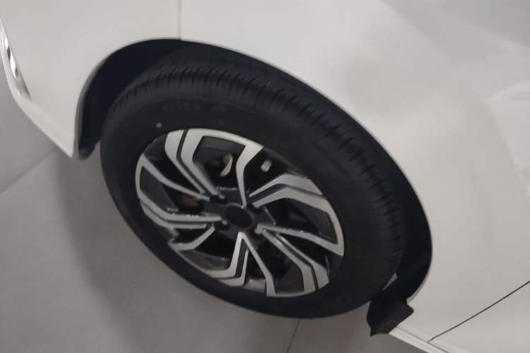 Used Dongfeng Aeolus Yixuan 2020 230T Automatic Xuan Yue Track Edition Left Front Wheel Hub