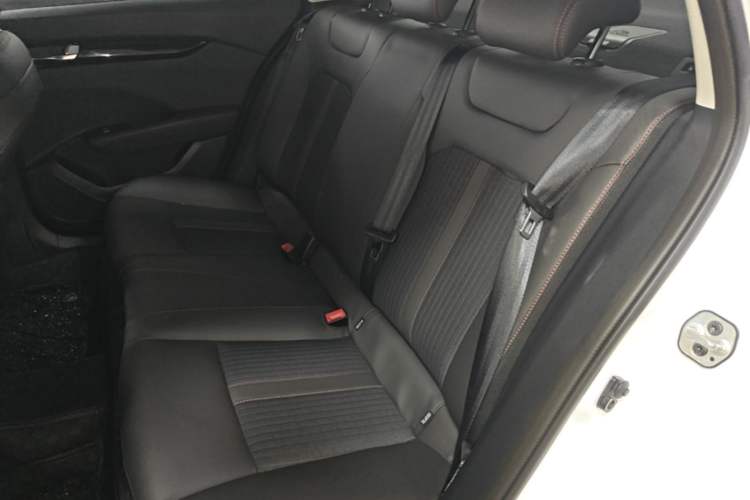 Used Dongfeng Aeolus Yixuan 2020 230T Automatic Dazzle Track Edition Left Rear Seat