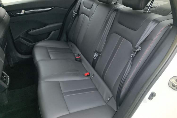Used Dongfeng Aeolus Yixuan 2020 230T Automatic Cool Stylish Dark Knight Edition Left Rear Seat