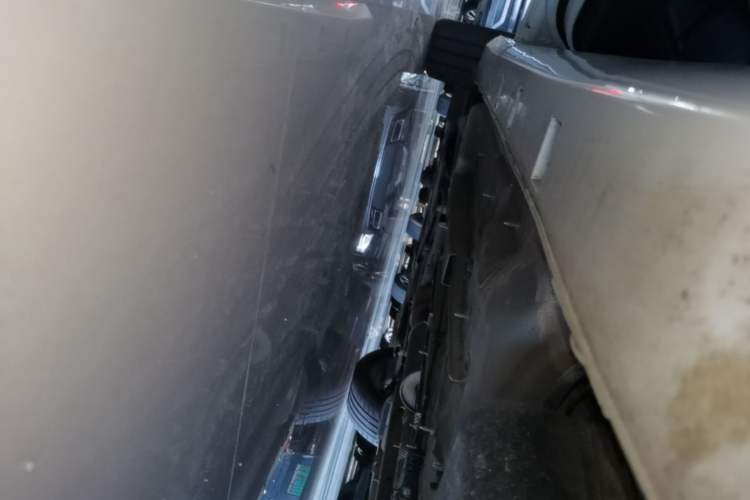 Used Dongfeng Aeolus Yixuan 2020 230T Automatic Glare-Proof Dark Knight Edition Left Side Sill