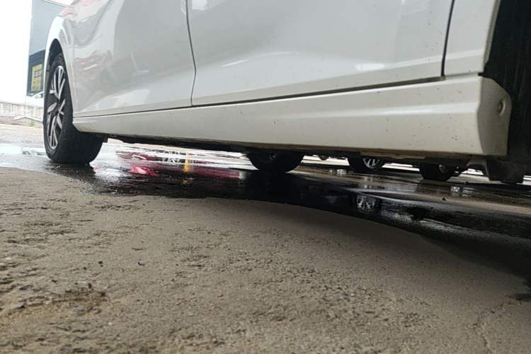 Used Dongfeng Aeolus Yixuan 2020 230T Automatic Cool Edition Left Side Sill