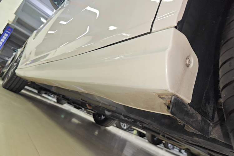 Used Dongfeng Aeolus Yixuan 2020 230T Automatic Advanced Edition Left Side Sill