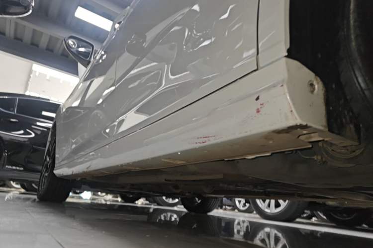 Used Dongfeng Aeolus Yixuan 2020 230T Automatic Dazzle Track Edition Left Side Sill