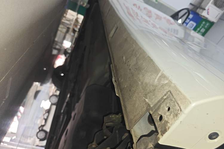 Used Dongfeng Aeolus Yixuan 2020 230T Automatic Dazzle Track Edition Left Side Sill