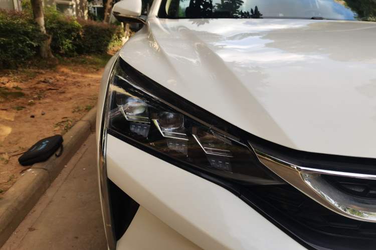 Used Dongfeng Aeolus Yixuan 2020 230T Automatic Cool Track Rider Edition Right Front Headlight