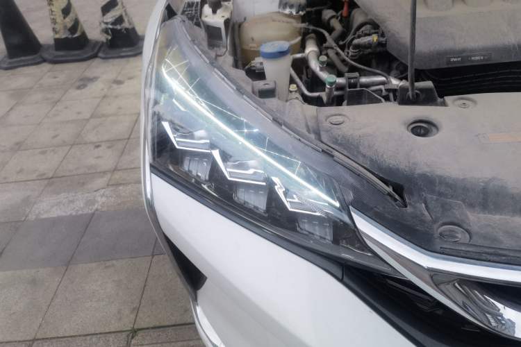 Used Dongfeng Aeolus Yixuan 2020 230T Automatic Cool Edition Right Front Headlight