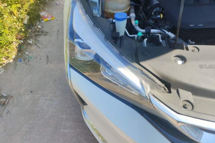 Used Dongfeng Aeolus Yixuan 2020 230T Automatic Glare-Proof Dark Knight Edition Right Front Headlight