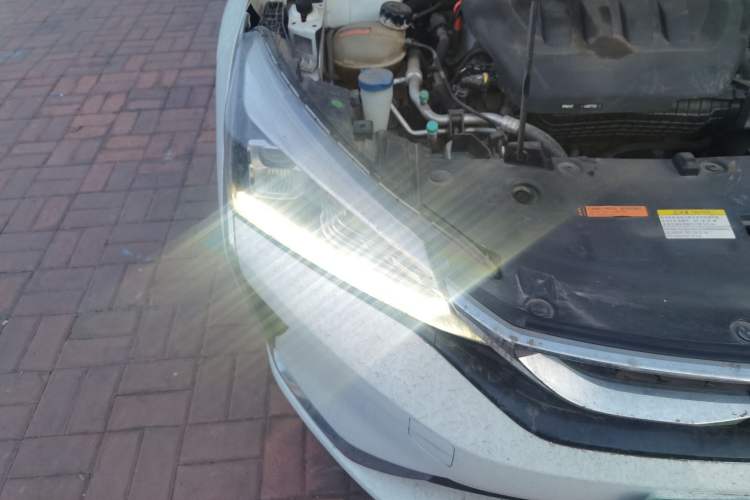 Used Dongfeng Aeolus Yixuan 2020 230T Automatic Dazzle Track Edition Right Front Headlight