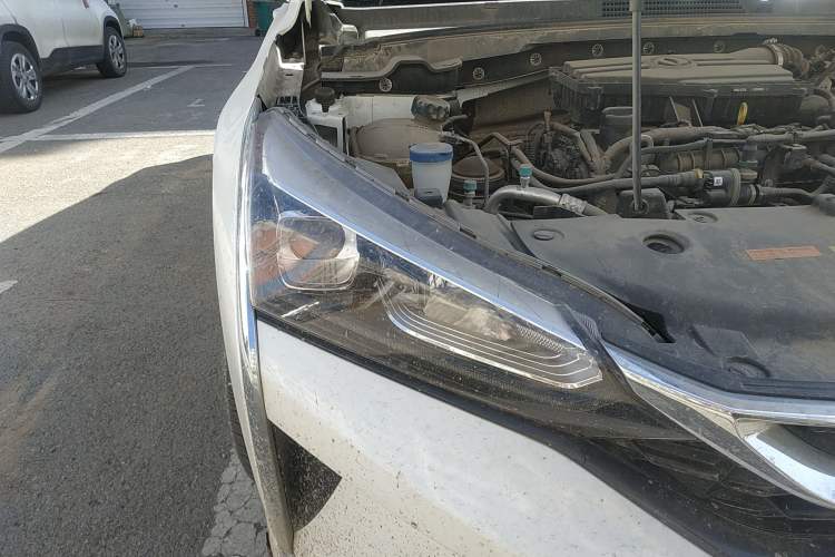 Used Dongfeng Aeolus Yixuan 2020 200T Manual Ignition Edition Right Front Headlight