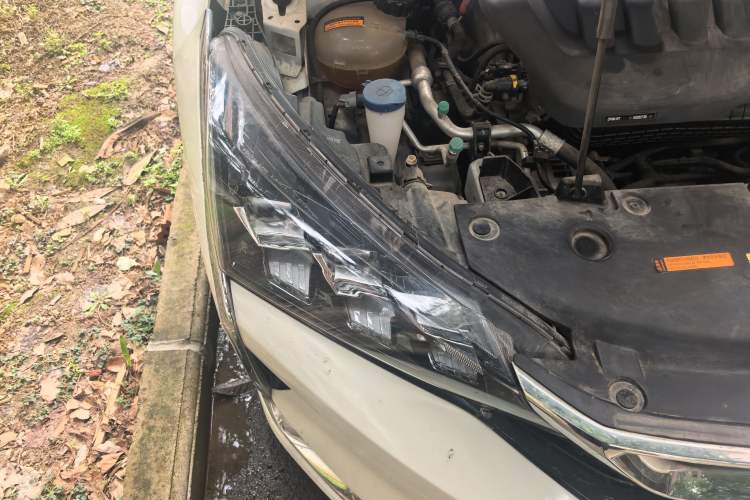 Used Dongfeng Aeolus Yixuan 2020 230T Automatic Cool Edition Right Front Headlight
