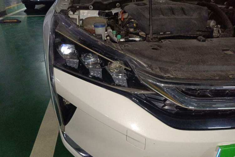 Used Dongfeng Aeolus Yixuan 2020 230T Automatic Cool Edition Right Front Headlight