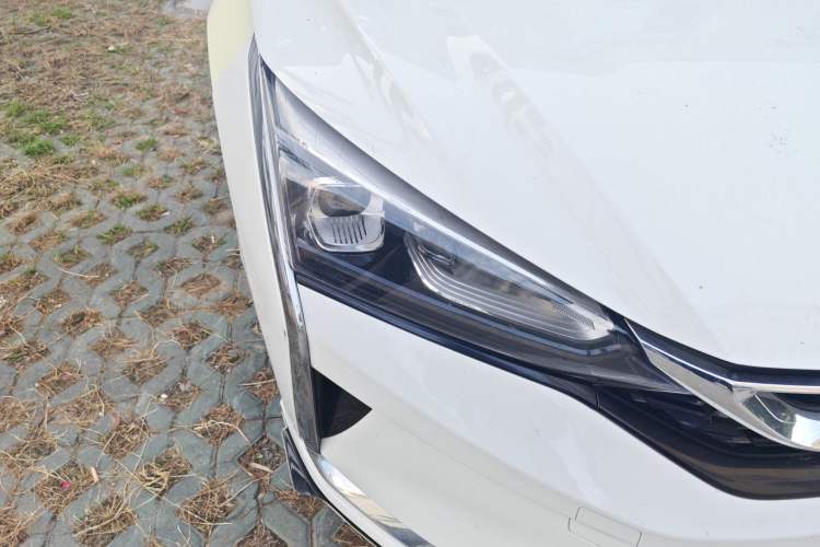 Used Dongfeng Aeolus Yixuan 2020 230T Automatic Dazzle Track Edition Right Front Headlight