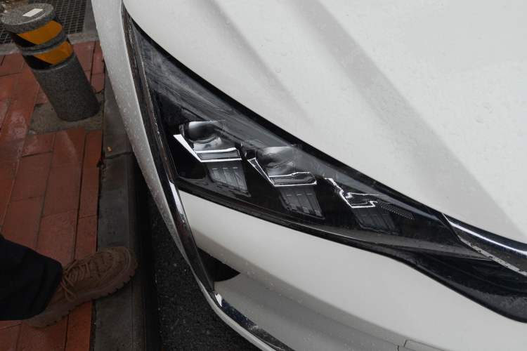 Used Dongfeng Aeolus Yixuan 2020 230T Automatic Cool Edition Right Front Headlight
