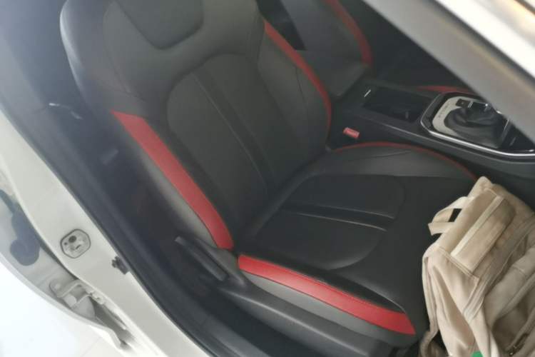 Used Dongfeng Aeolus Yixuan 2020 230T Automatic Glare-Proof Dark Knight Edition Right Front Seat