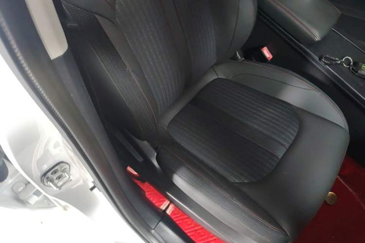 Used Dongfeng Aeolus Yixuan 2020 230T Automatic Xuan Yue Track Edition Right Front Seat