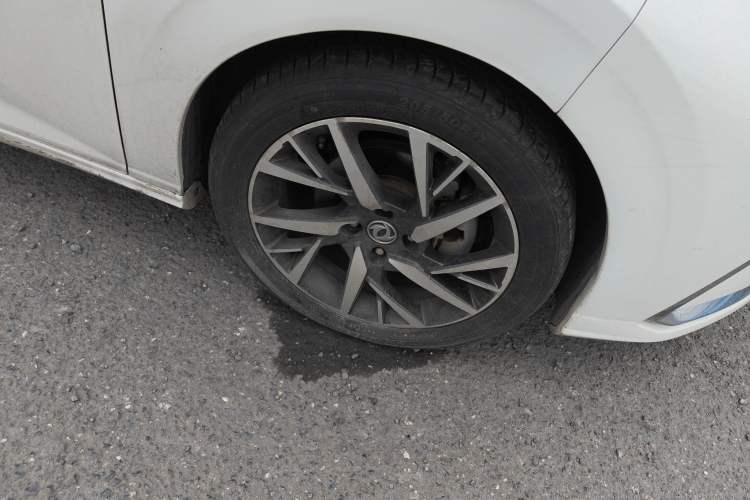 Used Dongfeng Aeolus Yixuan 2020 230T Automatic Advanced Edition Right Front Wheel Hub