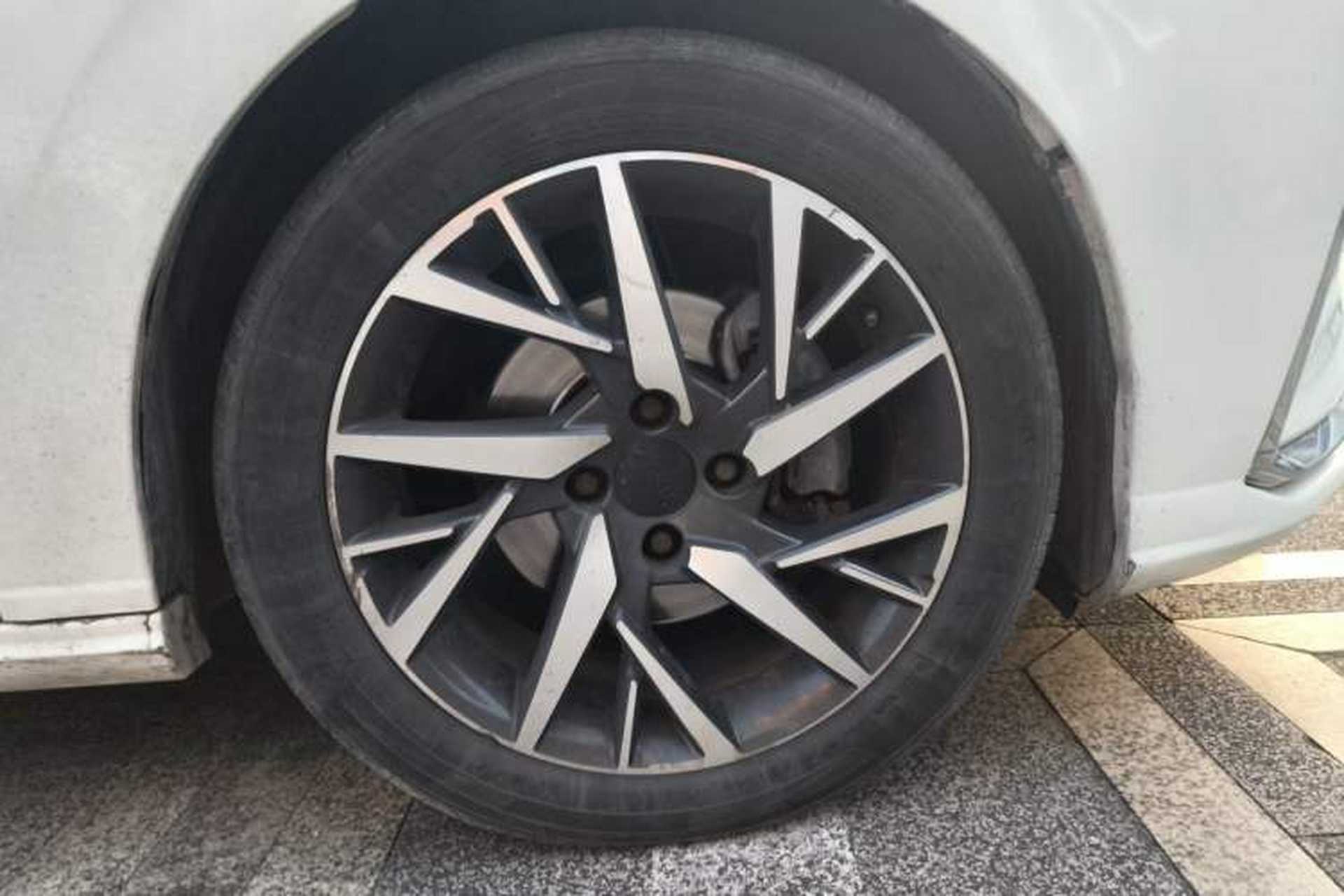 Used Dongfeng Aeolus Yixuan 2020 230T Automatic Dazzle Track Edition Right Front Wheel Hub