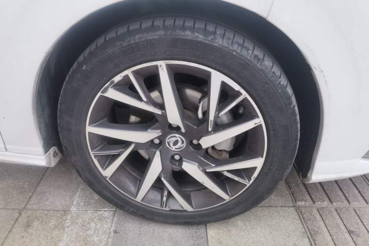 Used Dongfeng Aeolus Yixuan 2020 230T Automatic Cool Edition Right Front Wheel Hub